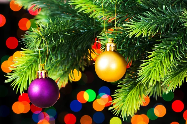 Vánoční dekorace a rozmazané světla — Stock fotografie