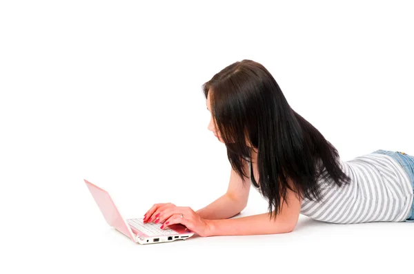Dívka pracující na notebooku — Stock fotografie