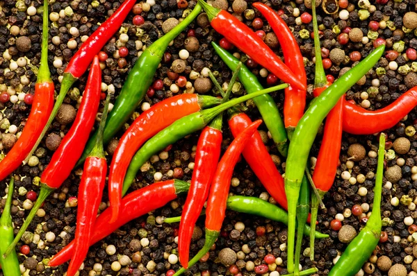 Červená a zelená paprika — Stock fotografie