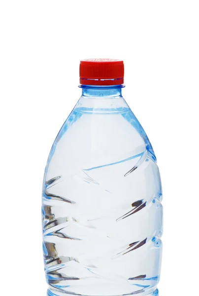 Beyazların üzerinde izole edilmiş su şişeleri. — Stok fotoğraf