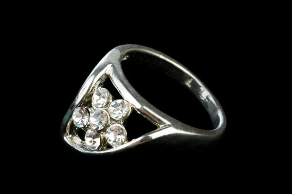 Smykker ring isoleret på den sorte - Stock-foto