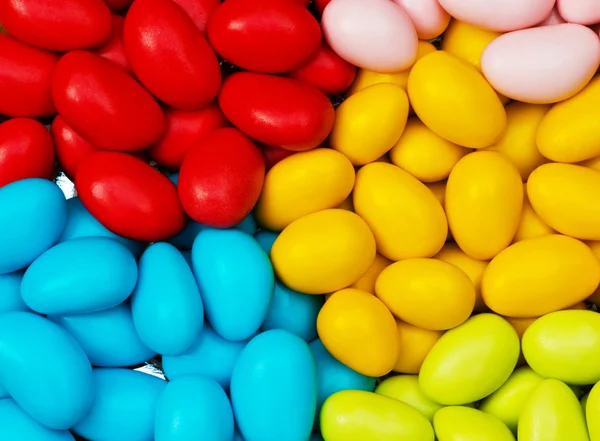 Uova di cioccolato di vari colori — Foto Stock