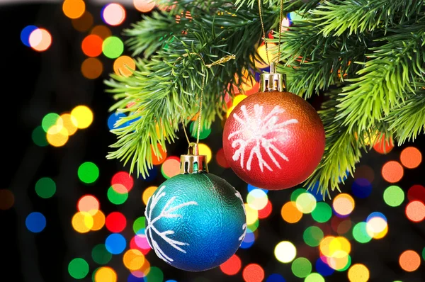 Vánoční dekorace a rozmazané světla — Stock fotografie