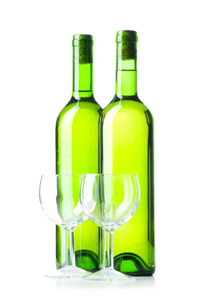 Botella y vidrio aislados en el blanco — Foto de Stock