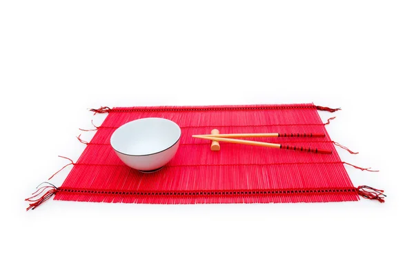 Pałeczki i miski na mat bambusowych — Zdjęcie stockowe