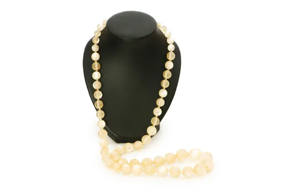 Collar de perlas aislado en el blanco — Foto de Stock