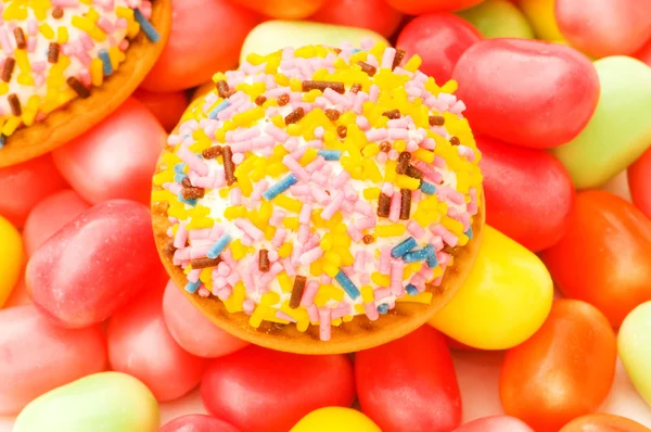 Pasteles dulces y encías coloridas —  Fotos de Stock