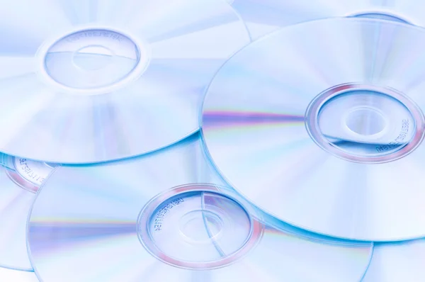 Discos de CD dispuestos en el fondo —  Fotos de Stock
