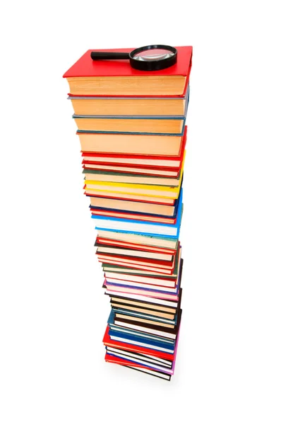 Lupa sobre la pila de libros — Foto de Stock
