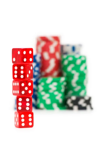 Fichas de casino isoladas no branco — Fotografia de Stock