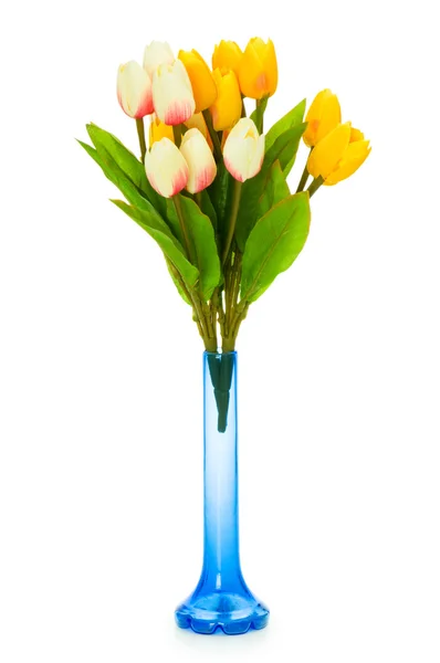 Vaso com tulipas isoladas em branco — Fotografia de Stock