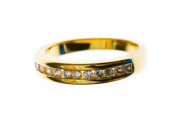Anello dorato con diamante isolato — Foto Stock