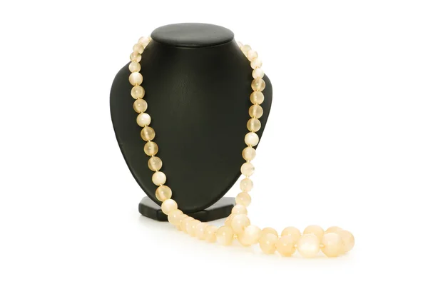 分離された真珠のネックレス — ストック写真