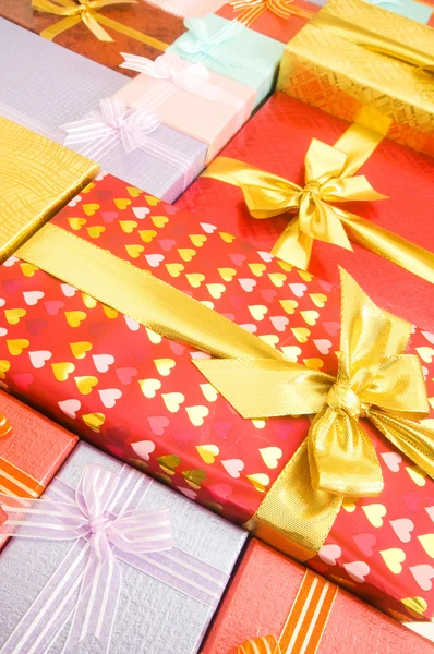 Close up della confezione regalo con nastro — Foto Stock