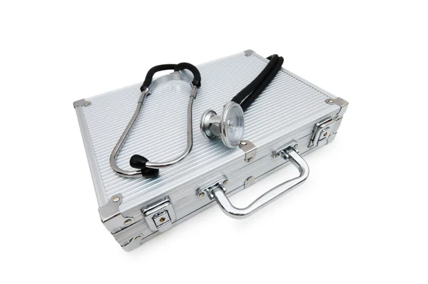 Stethoskop und Koffer isoliert — Stockfoto