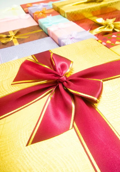 Close up of gift box with ribbon — Stock Photo, Image
