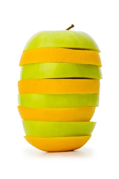 Affettato isolato di arancia e mela — Foto Stock