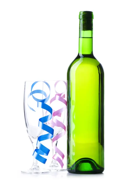 ワインとストリーマとガラスの瓶 — ストック写真