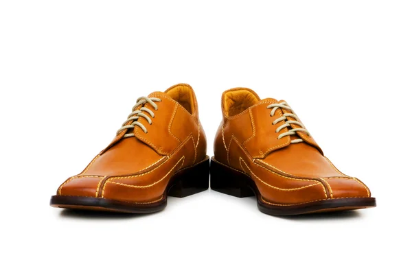 Turuncu ayakkabı üzerinde beyaz izole — Stok fotoğraf