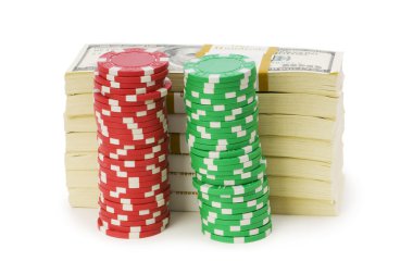 dolar ve casino çip yığınları