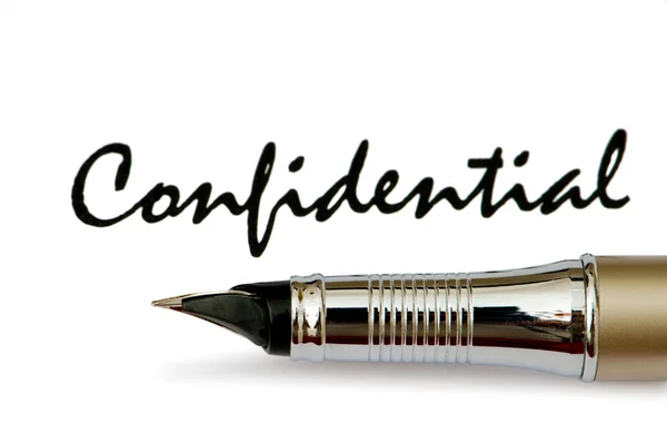 Golden pen och konfidentiellt meddelande — Stockfoto