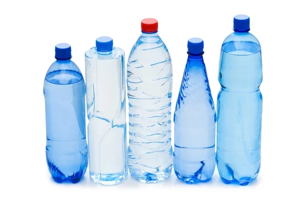 Flessen water geïsoleerd — Stockfoto
