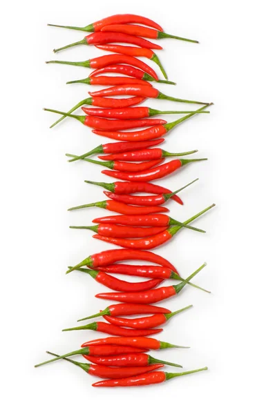 Rode chilipepertjes geïsoleerd — Stockfoto