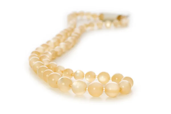 Perlenkette isoliert auf der weißen — Stockfoto