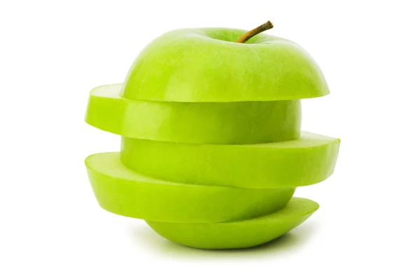 Manzana verde en rodajas aislada en blanco — Foto de Stock