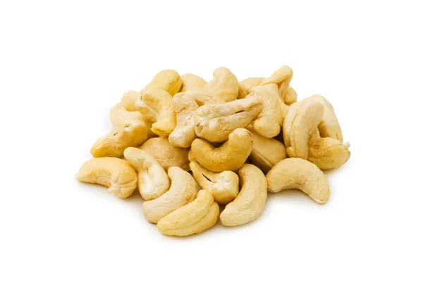 Cashewnötter isolerat på vita — Stockfoto