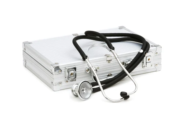Stetoskop i sprawa na białym tle — Zdjęcie stockowe