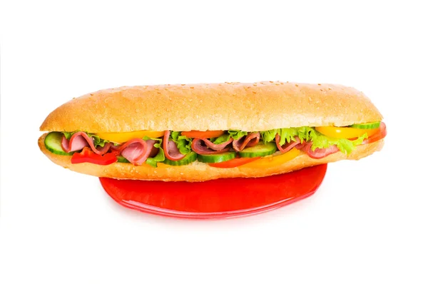 白で隔離される長いサンドイッチ — ストック写真