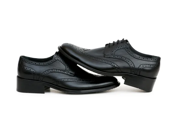 Zapatos negros aislados en el blanco — Foto de Stock