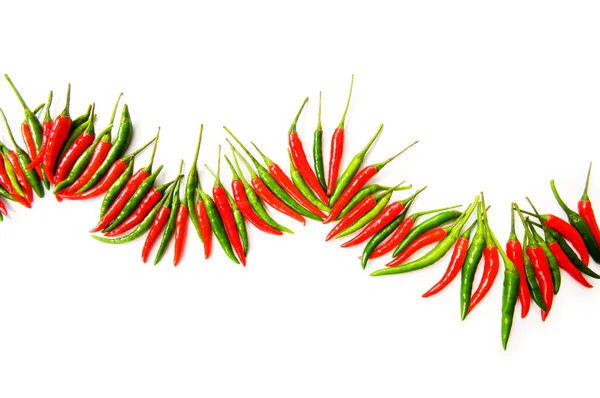 Červené a zelené chilli papričky, samostatný — Stock fotografie