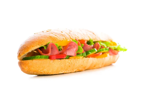 Sandwich long isolé sur le blanc — Photo