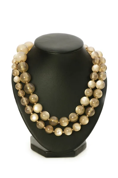 真珠のネックレス、白で隔離されます。 — ストック写真