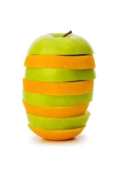 Laranja fatiada e maçã isolada — Fotografia de Stock