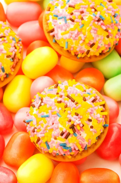 Sweet cakes and colourful gums — Stockfoto
