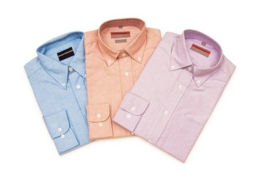 çeşitli gömlek üzerinde beyaz izole