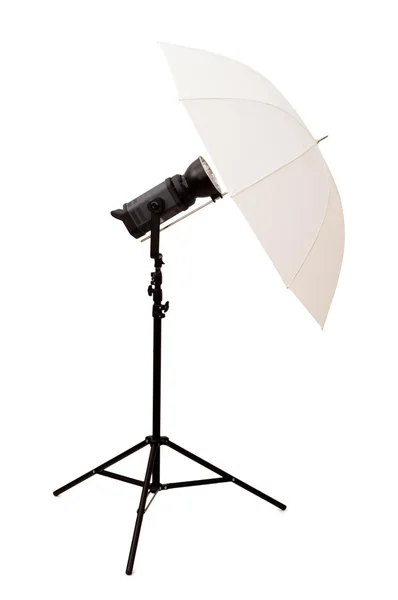 Studio ομπρέλα απομονωμένη στο λευκό — Φωτογραφία Αρχείου