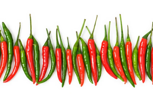Červené a zelené papriky, samostatný — Stock fotografie