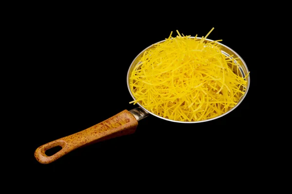 Spaghetti potten isolerat på svarten — Stockfoto