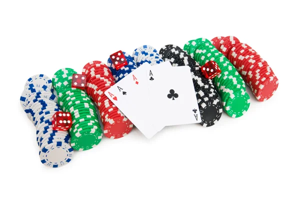Casino chip e carte isolate — Foto Stock