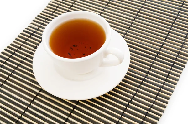 Чашка чая на полосатом коврике — стоковое фото
