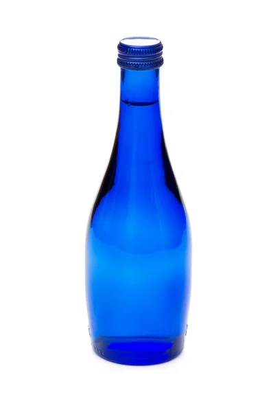 Botellas de agua aisladas en el blanco — Foto de Stock
