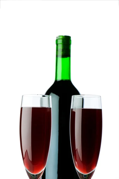 Láhve a víno sklenic na bílé — Stock fotografie