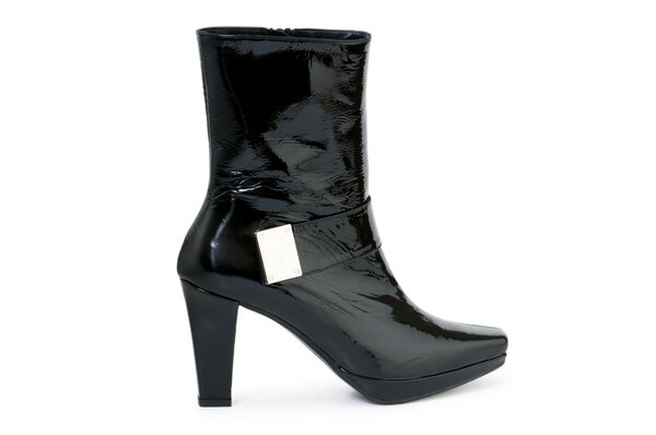 Черные сапоги на белом
