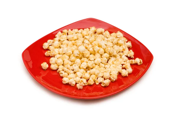 Popcorn su piatto rosso isolato — Foto Stock