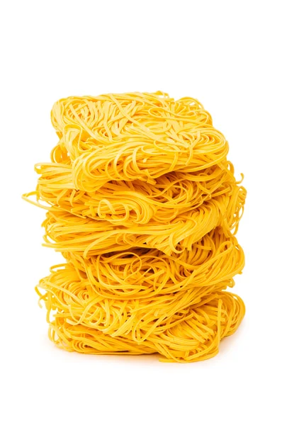 Stack spaghetti isolerade — Stockfoto