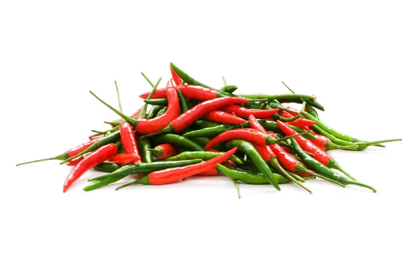 Piros és zöld chili paprika, elszigetelt — Stock Fotó